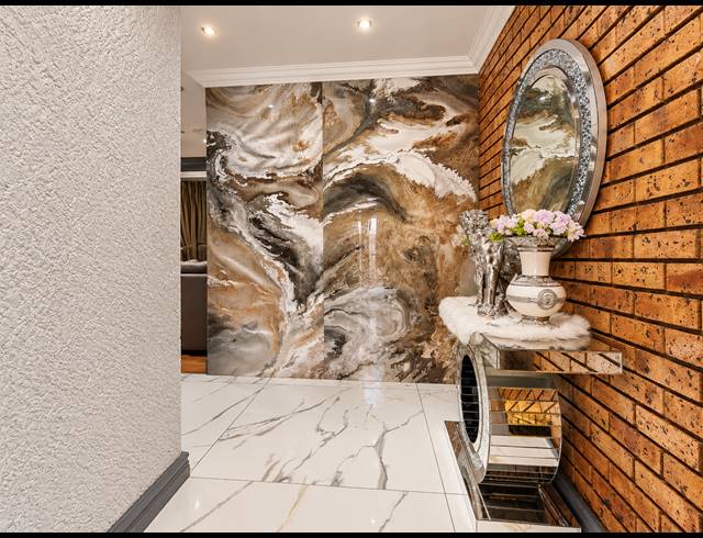 3 BEDROOM TOWNHOUSE FOR SALE IN VANDERBIJLPARK SW 5